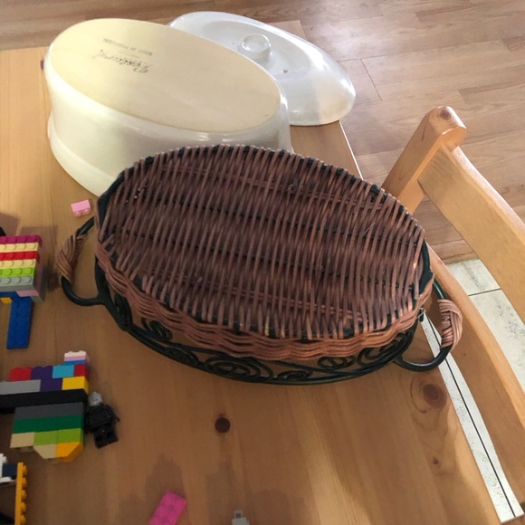 EUC Vesture Corporation Stoneware From Portugal In A Sturdy Woven Wired Basket - Picture 2 of 10